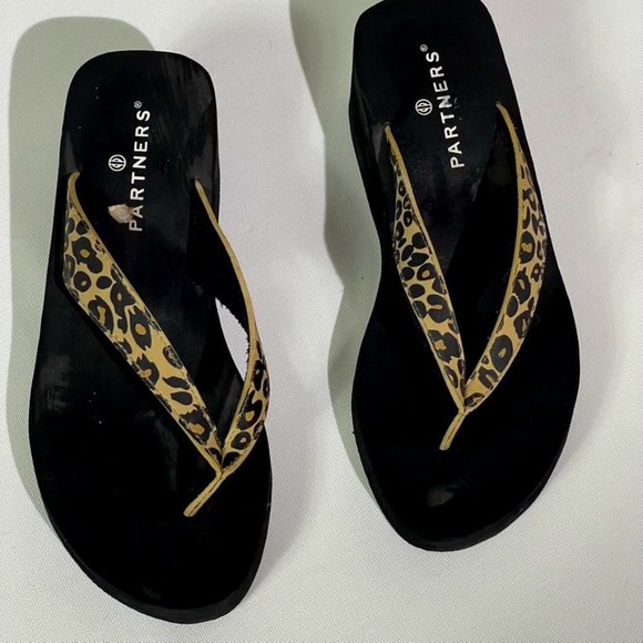 Partners Leopard Print Flip Flops No Size - Picture 1 of 7